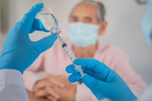 Fuld turbo på vaccineindsatsen kræver flere ansatte