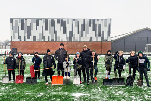 Sne på fodboldbanen er ingen hindring