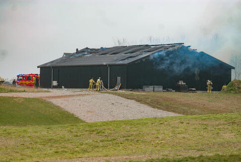 112: Brand i lager på Potmosevej i Sattrup