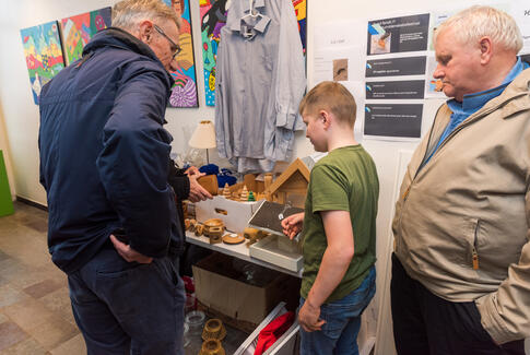 8. klasse holder loppemarked