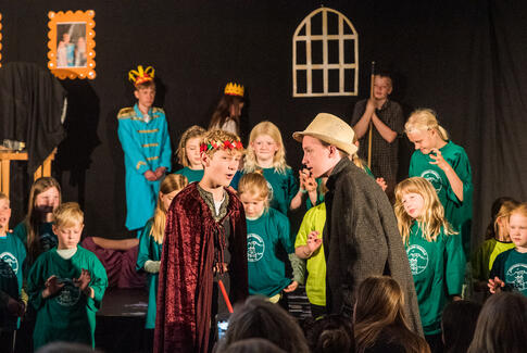 En vakker forestilling i Vestbirk