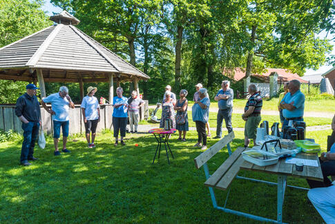 Veloverstået indvielse af krolfbane i Hovedgård