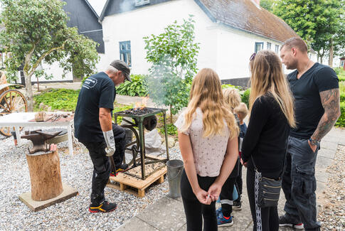 Ild i essen og gang i tærskeværket