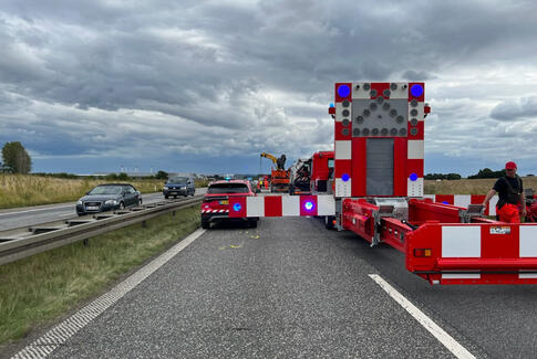 112: Lastbil tabte betonelement på Østjyske motorvej