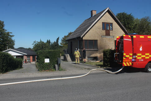 Ild i byggeaffald på Østergade i Brædstrup
