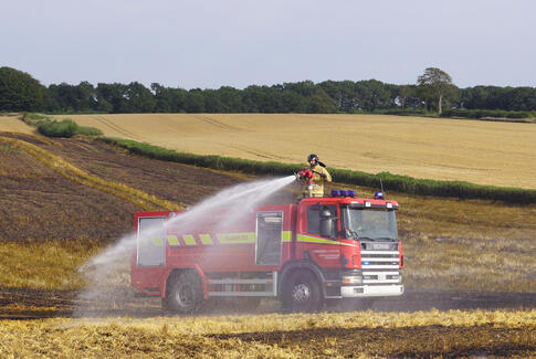 112: Brand på mark ved Julianelyst