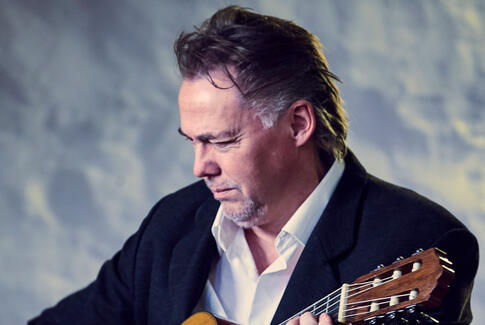 Guitar-virtuosen Kaare Norge giver koncert i Østbirk Kirke