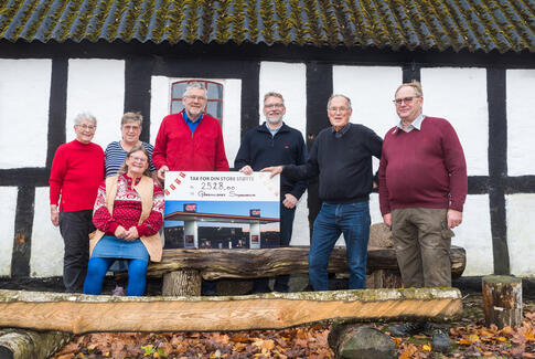 Stjernholm modtager OK-gavecheck