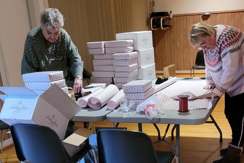 Røde Kors pakker julehjælp