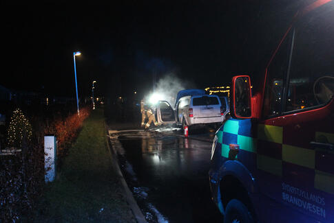 Brand i bil på Hobolthsvej i Østbirk