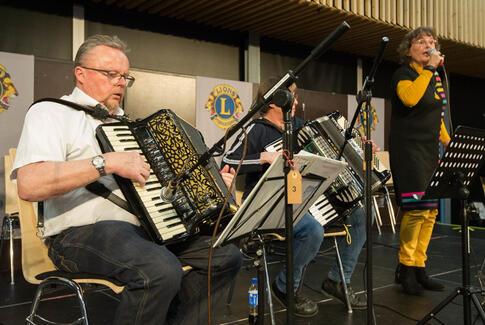Næsten 12 timer med glade toner og dans i Forum Horsens