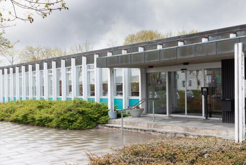 Uro lukker for selvbetjening på Brædstrup Bibliotek