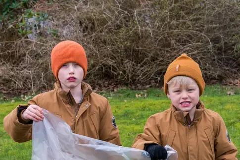 Affaldsindsamling i Østbirk skaber opmærksomhed om affaldsproblemet