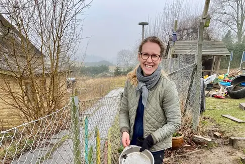 Glæde og arbejdsiver ved Vestbirk Naturbørnehaves arbejdsdag