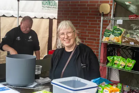 Muslinger, regn og fællessang: Snaptun festede trods vejrguderne