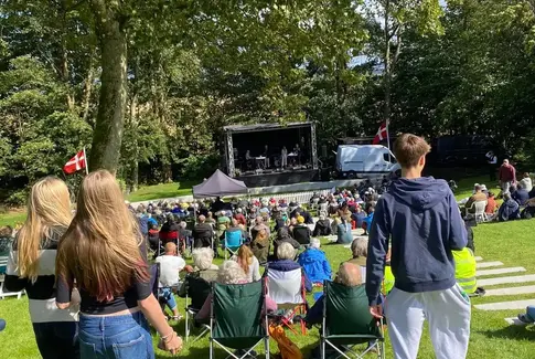 Ud under åben himmel på Ejer Bavnehøj