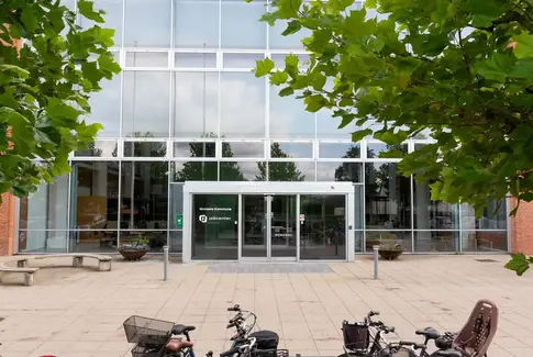 Horsens rådhus' facade og indgang