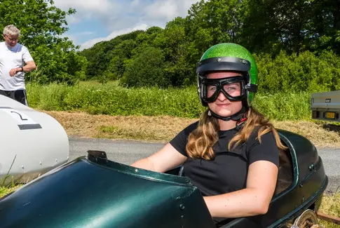 Sæbekasseløb på varm asfalt i Torp