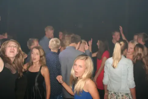 De unge indtog dansegulvet