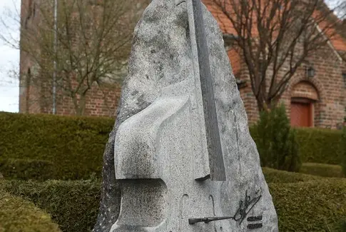 Hugo Rasmussen får sin bas med på gravstedet