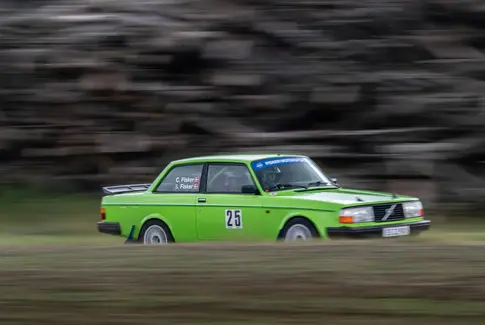 Grøn Volvo rallybil