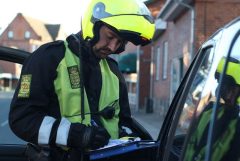 Politi vil stoppe uopmærksomme bilister