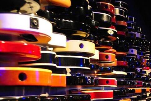 100 Guitars varmer op til Bluesfestivalen