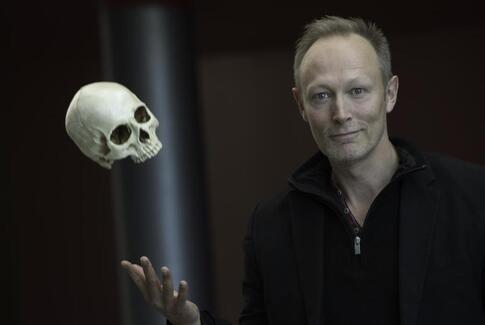 DR og Lars Mikkelsen fortæller Historien om Danmark