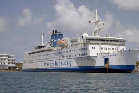 Med hospitalsskibet Dronning Ingrid langs Afrikas kyst