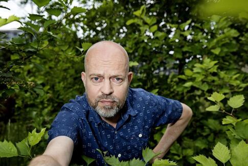Kendt radiostemme rejser ud i sommervejret
