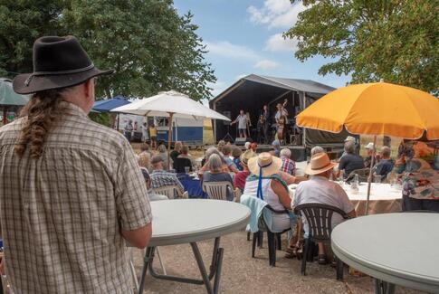 Jazz og jokes i Tåning