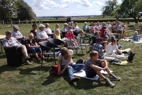 Friluftsgudstjeneste og pandekager over bål