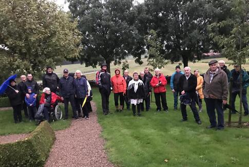 Kirkegårdsvandring i Paradisets have