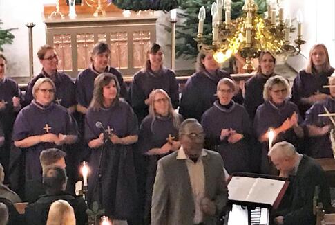 Kirken fyldt med glad gospelsang