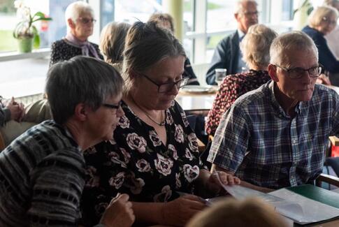Kom til morgenkaffe med rundstykker og sang i Lund