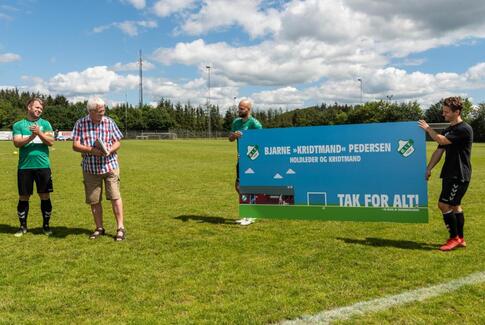 Hattrick: Tribune, Martin og Kridtmanden