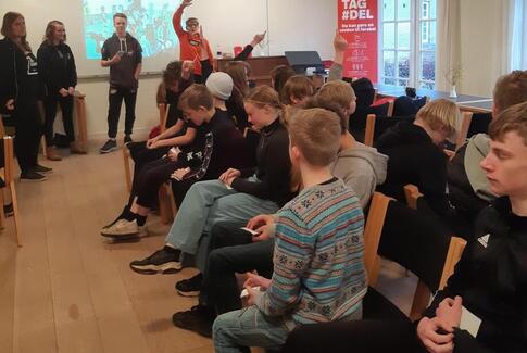 Konfirmander fik besøg af Folkekirkens Nødhjælps Karavane