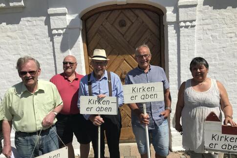 Østbirk Kirke er åben – også i ferien.