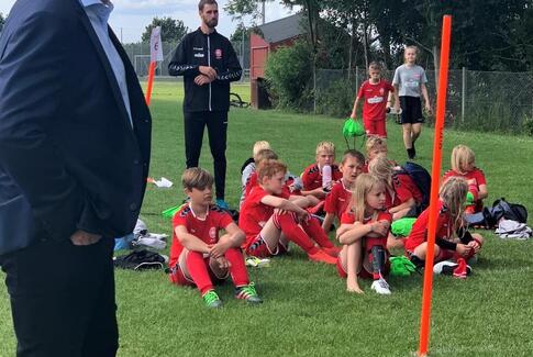 Borgmesterbesøg på fodboldskole