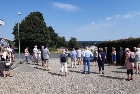 35 seniorer mødte op til byhistorisk vandring