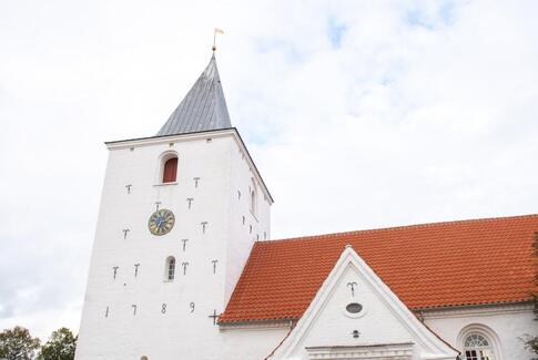 Kirker, præstegårde og sognegårde er ikke omfattet af sænkelsen af forsamlingsforbuddet