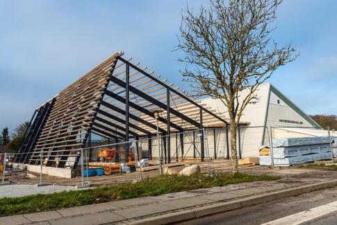 Hovedgård Hallen indhenter nye tilbud