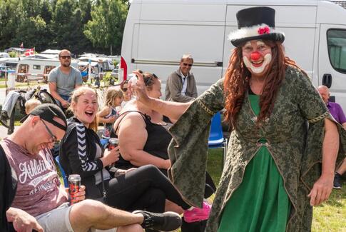 Håndsprit og trylleri på Vestbirk Camping