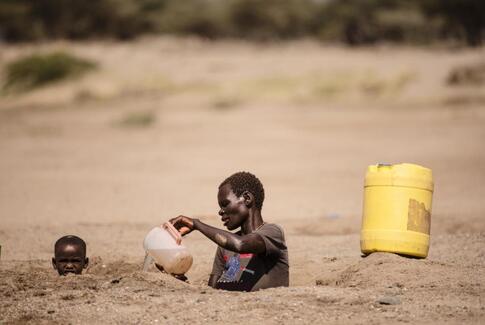 Afrikas flygtninge kan ikke spise sig mætte i sæbe og håndvask