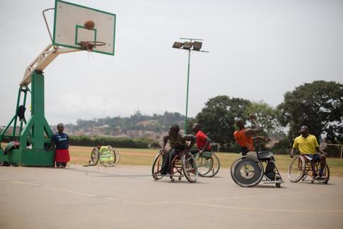 Gymnasieelever hjælper handikappede unge