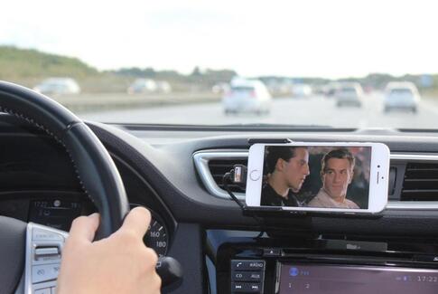 Ser du også film under kørslen?