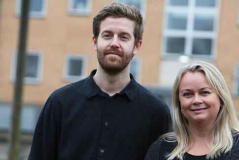 Fokus på kontrol, tvang og sladder