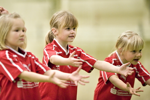 Hopskud, hygge og håndbold for børn