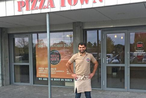 Nyåbnet pizzeria forærer pizzaer til hjemløse i Horsens