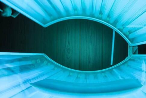 Nu går flere mænd end kvinder i solarium